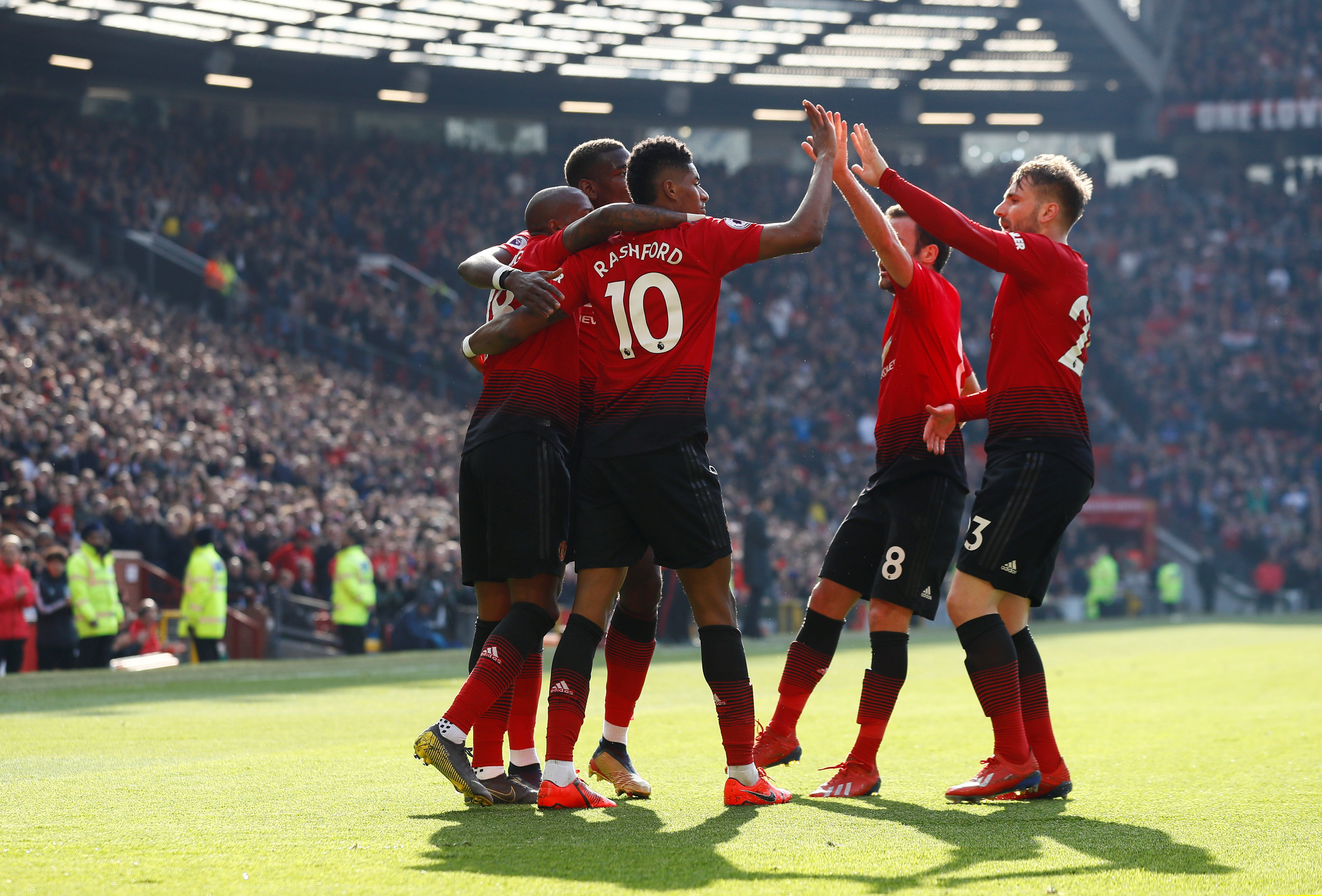 注重两翼的 注重两翼的